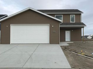 6912 Majestic Loop, Bismarck, ND 58504