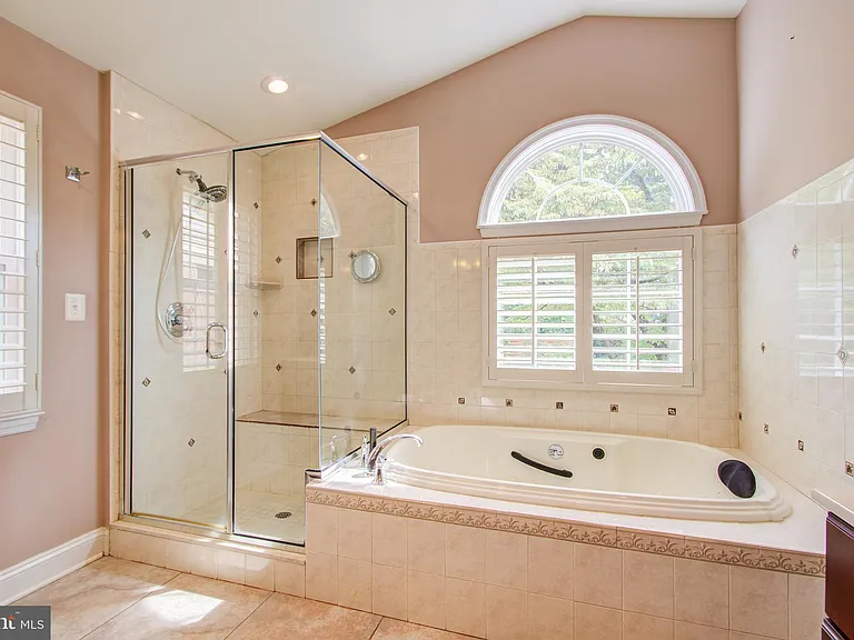 9203 Cedarcrest Dr — Photo 25