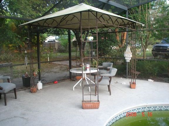 Caged Pool Patio w/Cabana