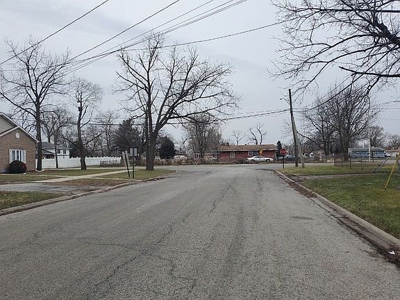 4th image of 15046 E Perry Ave