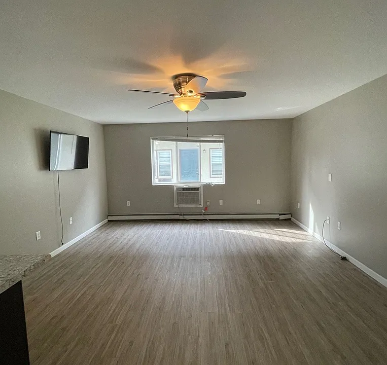 1211 S Dewey St