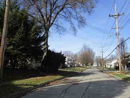 2nd image of 2631 & 2633 Elmwood St