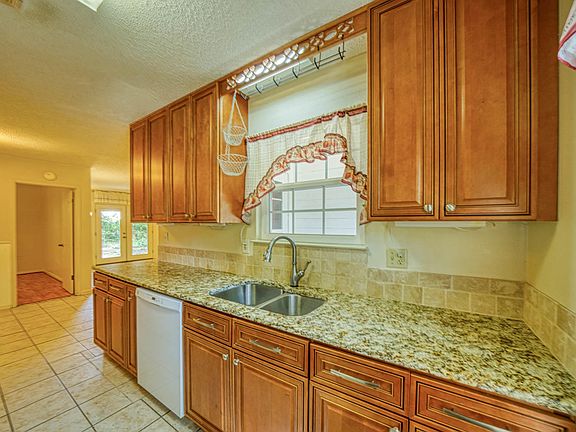 2nd image of 317 Goldenrod Ct