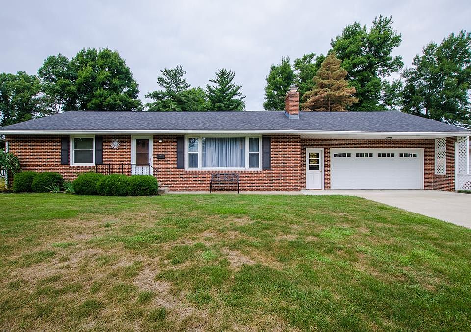 1st image of 160 Lynn Dr