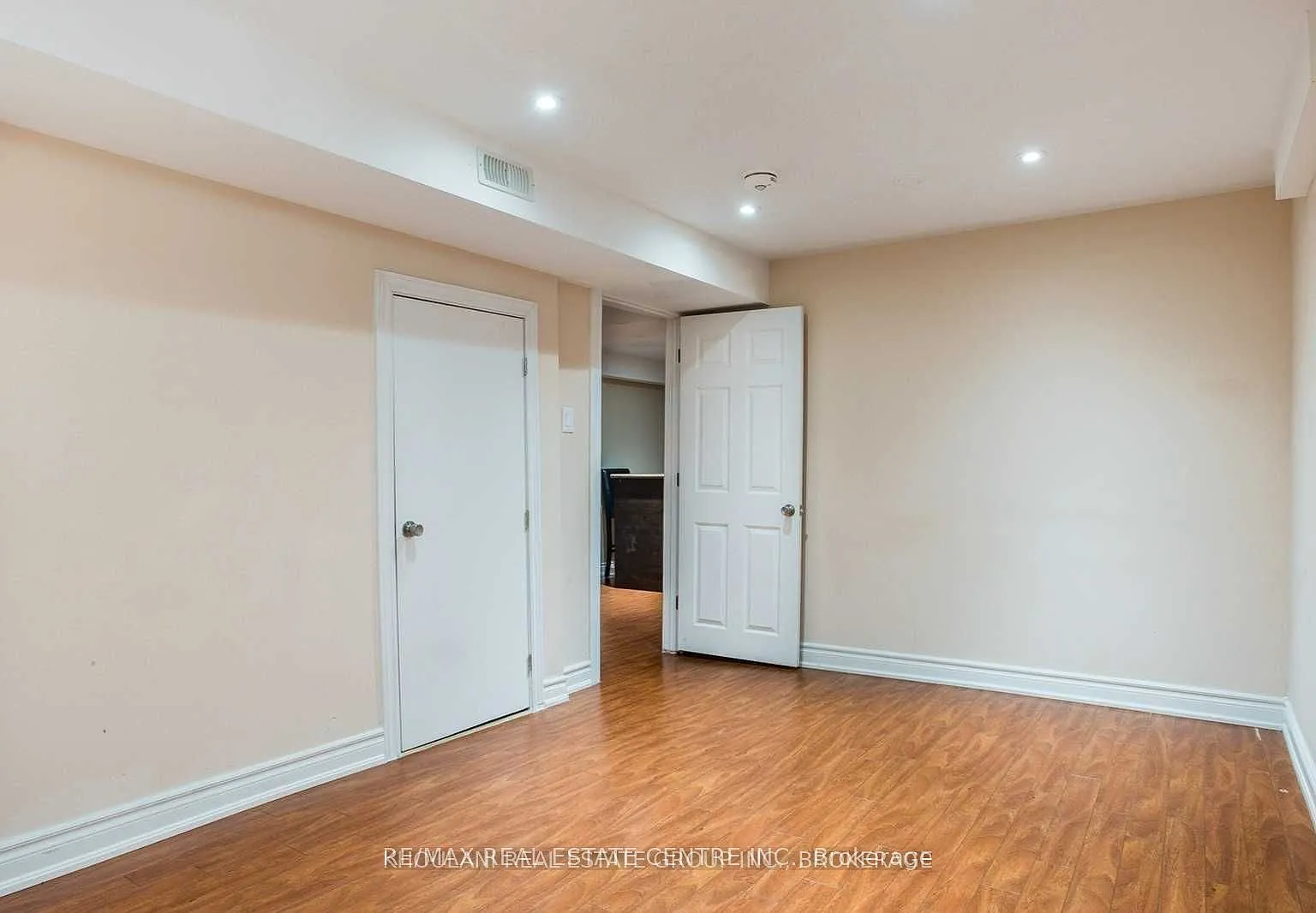 3 bed, $2,100 — Photo 3