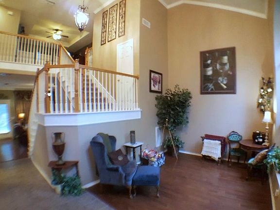 2nd image of 1606 Redwood Dr