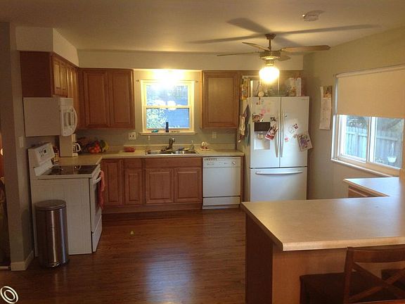 3rd image of 15876 Maxwell Ave