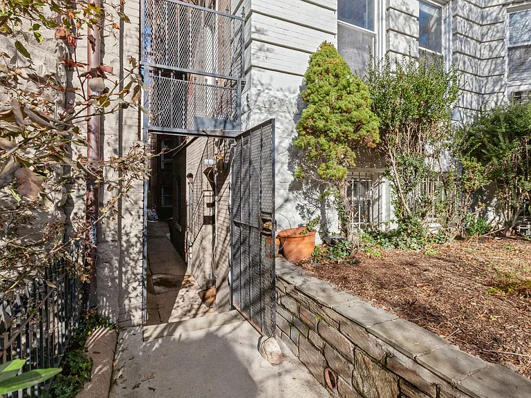 1855 Calvert St NW #LL2 — Photo 3