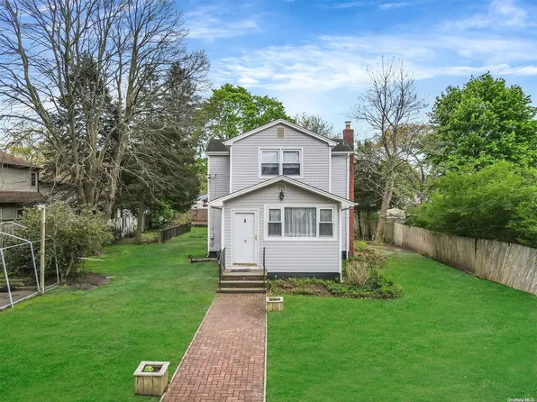 10 Ferndale Avenue, Selden, NY 11784