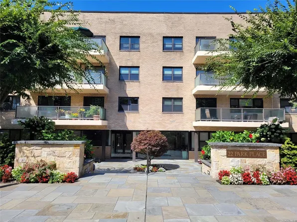 22 Park Place #2A, Great Neck, NY 11021