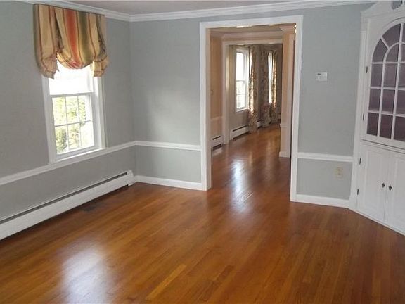 4th image of 34 Tanglewood Dr