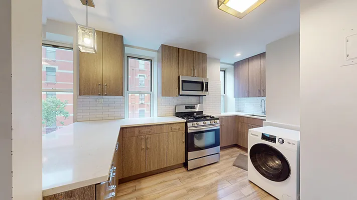 Rented by Bond New York | media 13