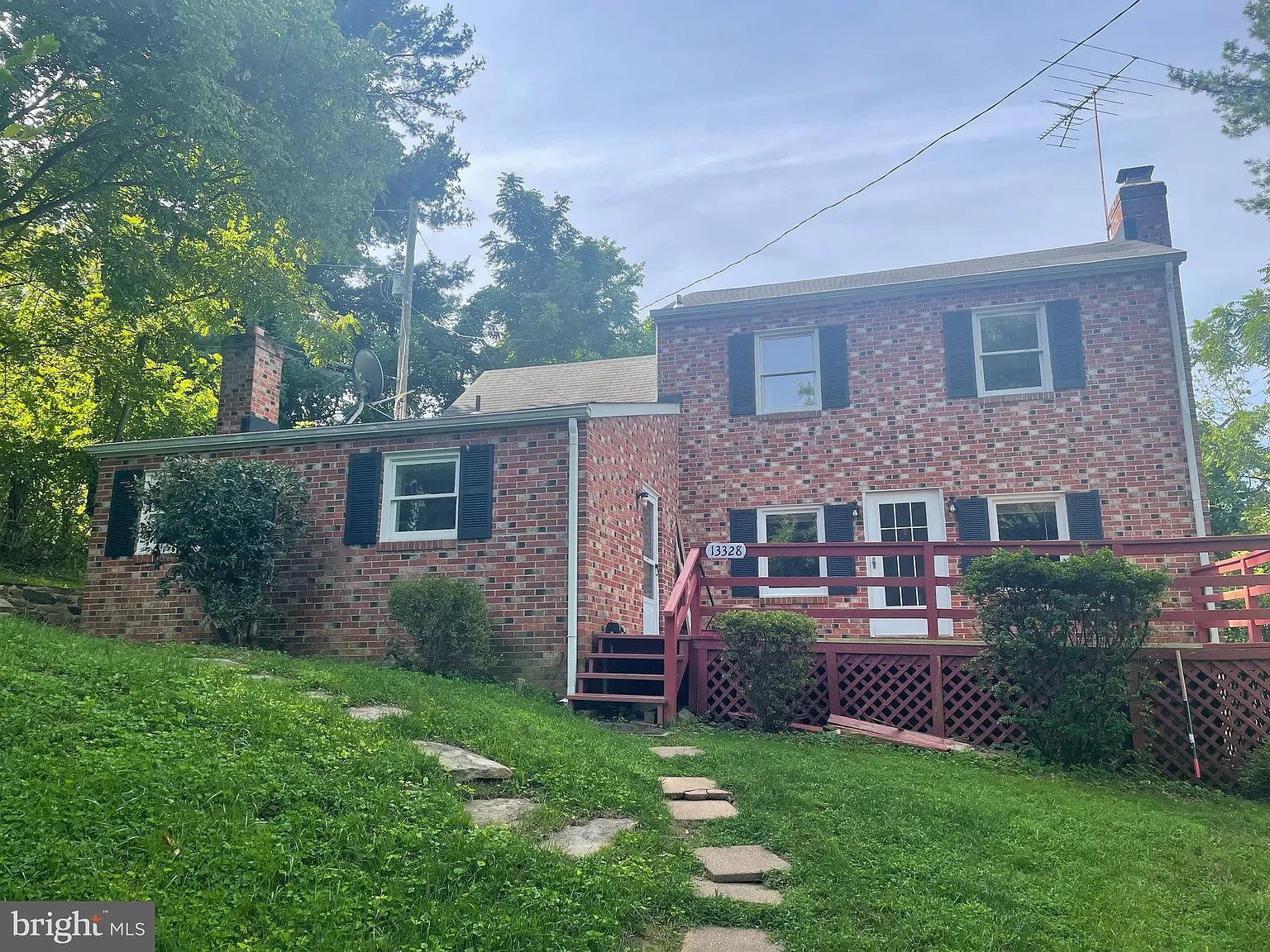3 bed, 1.5 bath, 1756 sqft, $2,000 — Photo 4