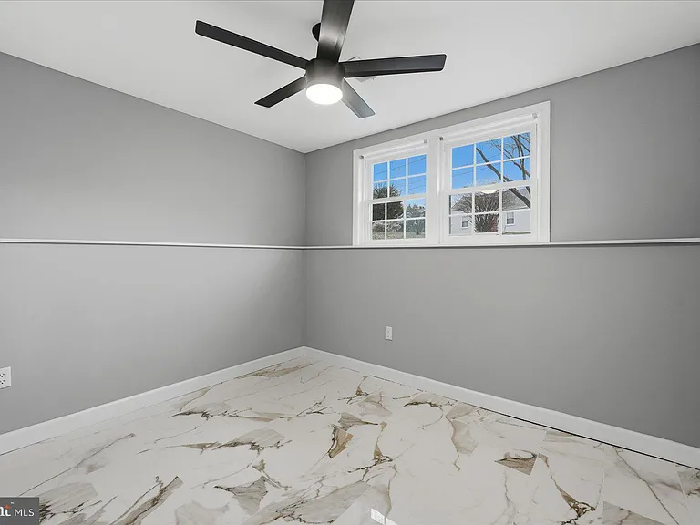 6915 Adel St — Photo 18