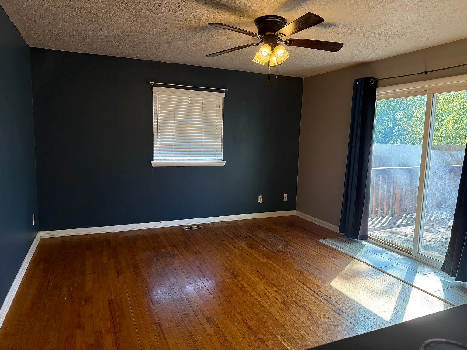3 bed, 1.5 bath, 1150 sqft, $1,350 — Photo 2