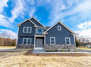 18 Shalimar Dr, New Windsor, NY 12553