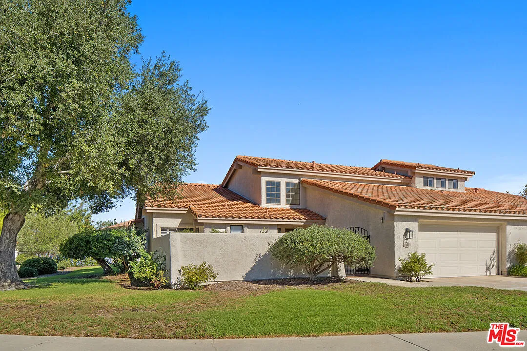 3 bed, 3.0 bath, 2161 sqft, $4,250 — Photo 2