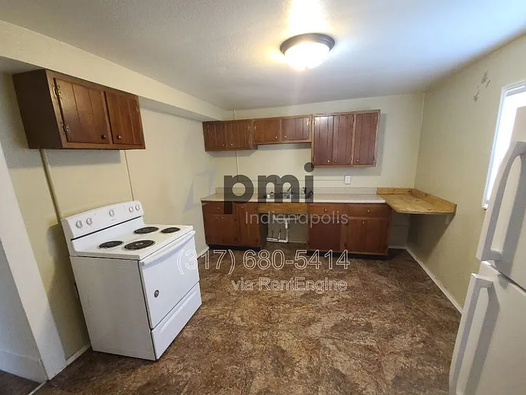 1311 E 11th St #2 — Photo 1