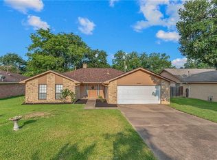 3825 Ravenwood Dr, Bryan, TX 77802