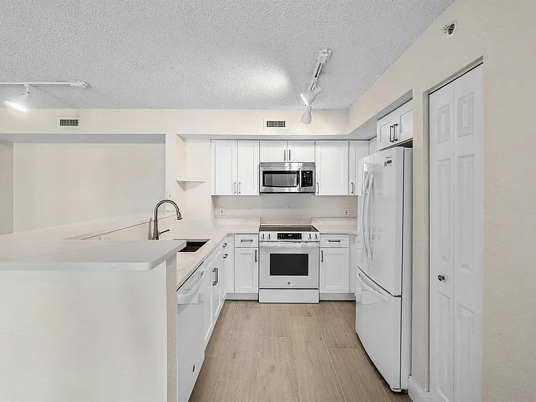 1801 N Flagler Dr #835 — Photo 16