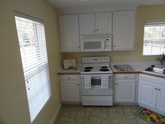Spacious Kitchen 