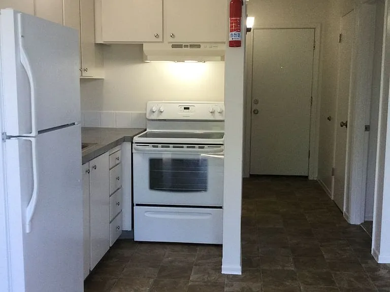 2127 E 6th St — Photo 12