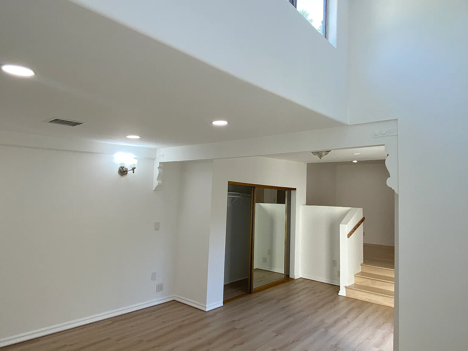 2 bed, 1.5 bath, 1132 sqft, $5,500 — Photo 3