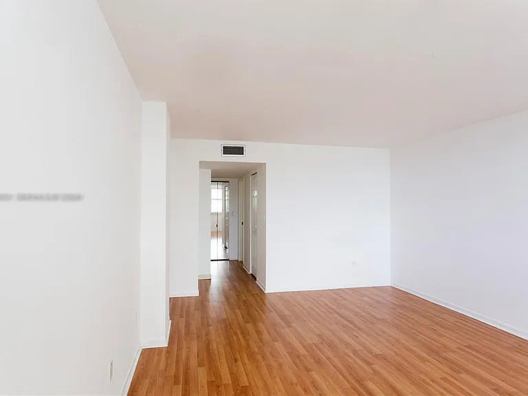 1420 Brickell Bay Dr #1604 — Photo 15