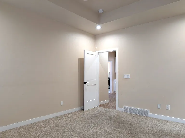 N8739 Connor Cir — Photo 36