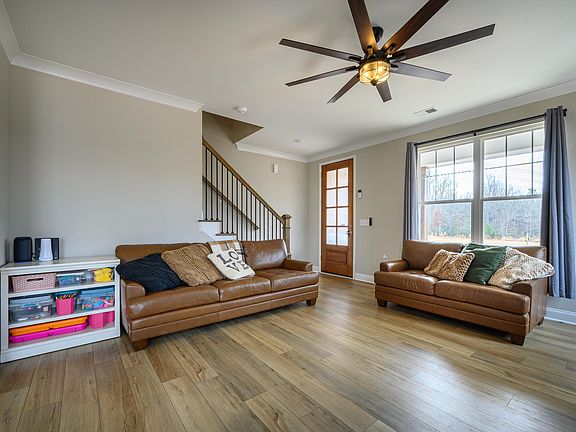 2nd image of 180 Greenwich Dr