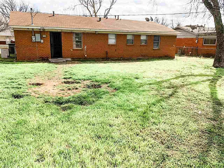1418 Phoenix Dr — Photo 19