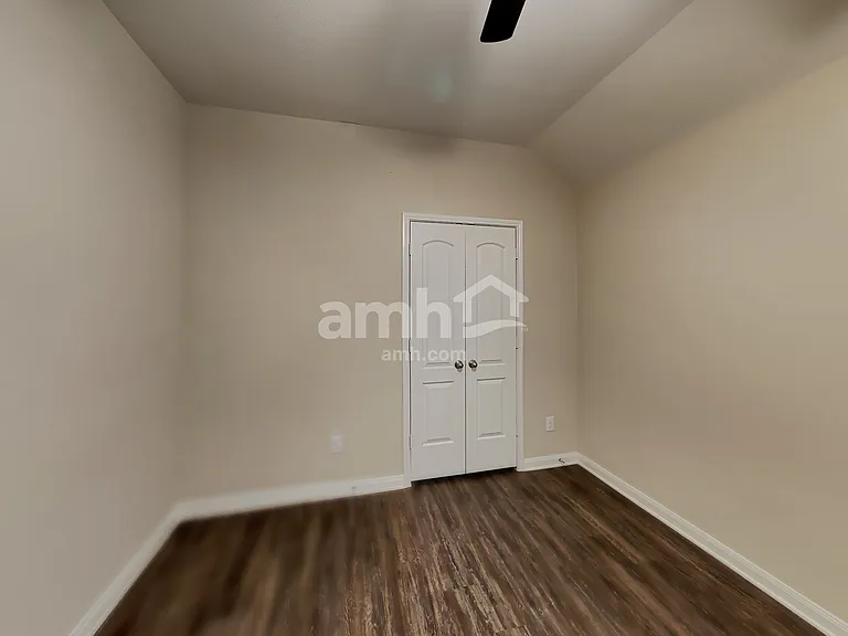 724 Lansman Trl — Photo 12