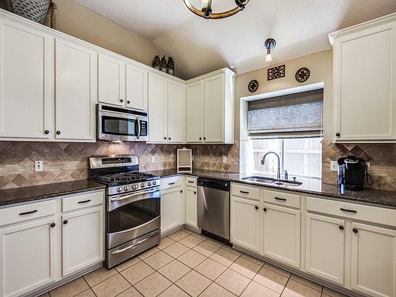 5th image of 808 Fairwood Dr