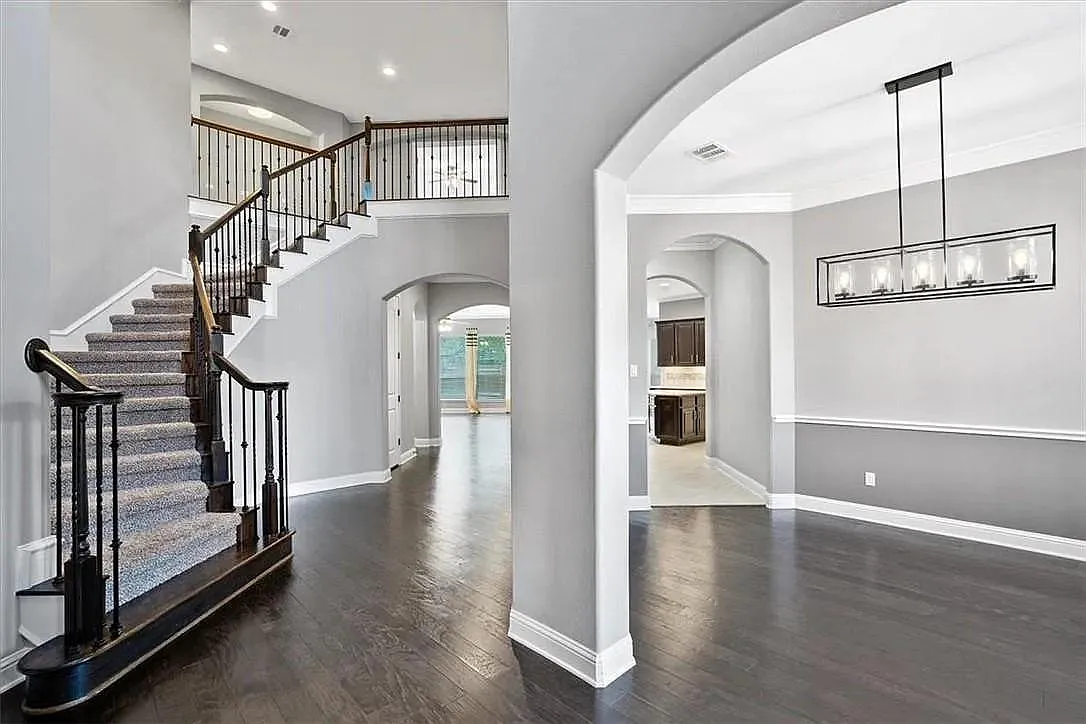 5 bed, 4.0 bath, 4494 sqft, $4,700 — Photo 4