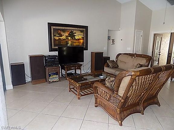 4th image of 3627 SW 2nd Ave
