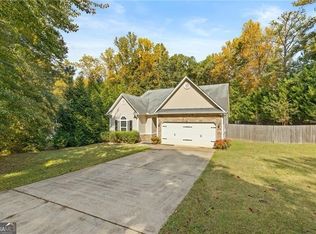 20 Paces Lakes Dr, Dallas, GA 30157