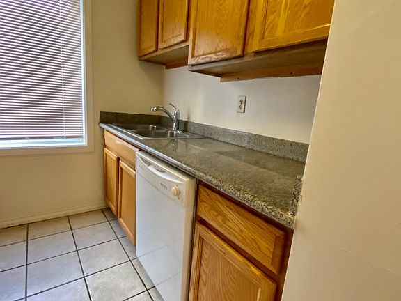 4th image of 1134 17th Ave #101