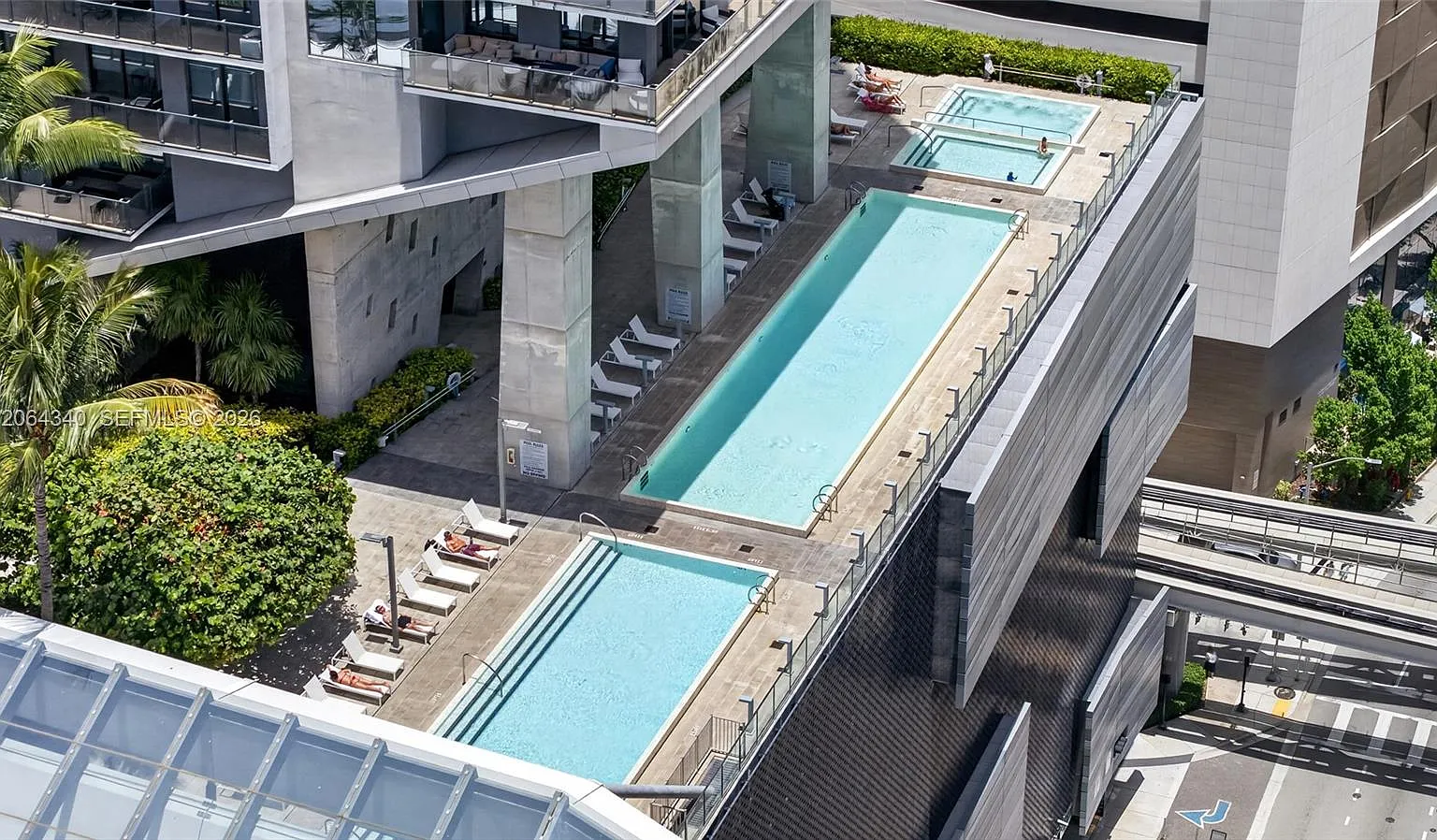 Reach Condo — Photo 2