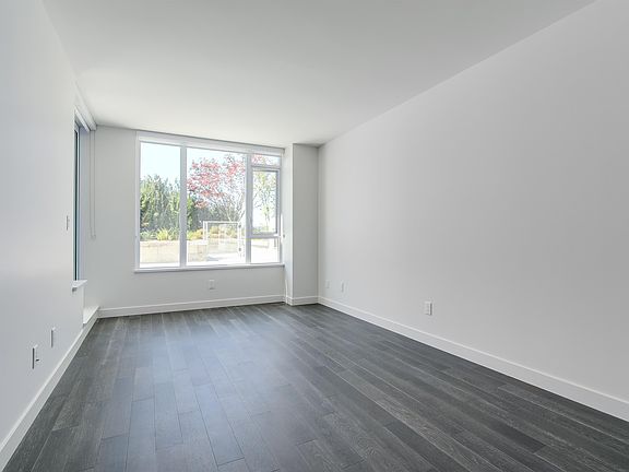 3rd image of 7468 Lansdowne Rd #601