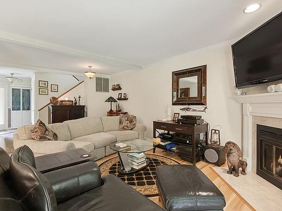 4th image of 55 Deerfield Ln