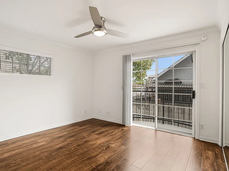 4070 Redwood Ave — Photo 8