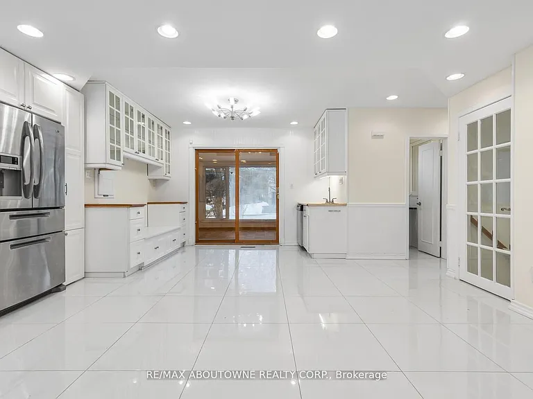 145 Wolfdale Ave — Photo 10