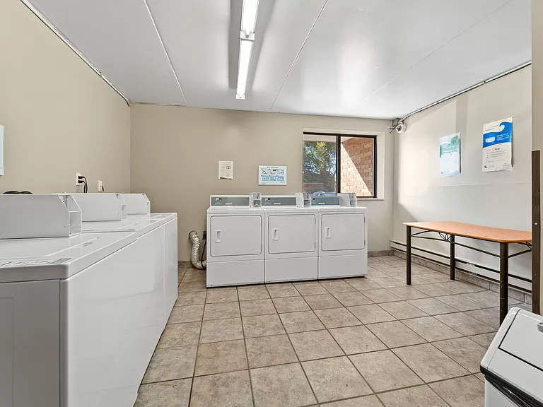 3262 Sandwich St — Photo 23