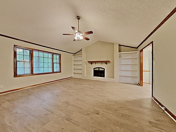 3rd image of 1522 Pine Cir