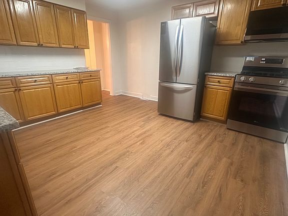 5th image of 2814 California Ave