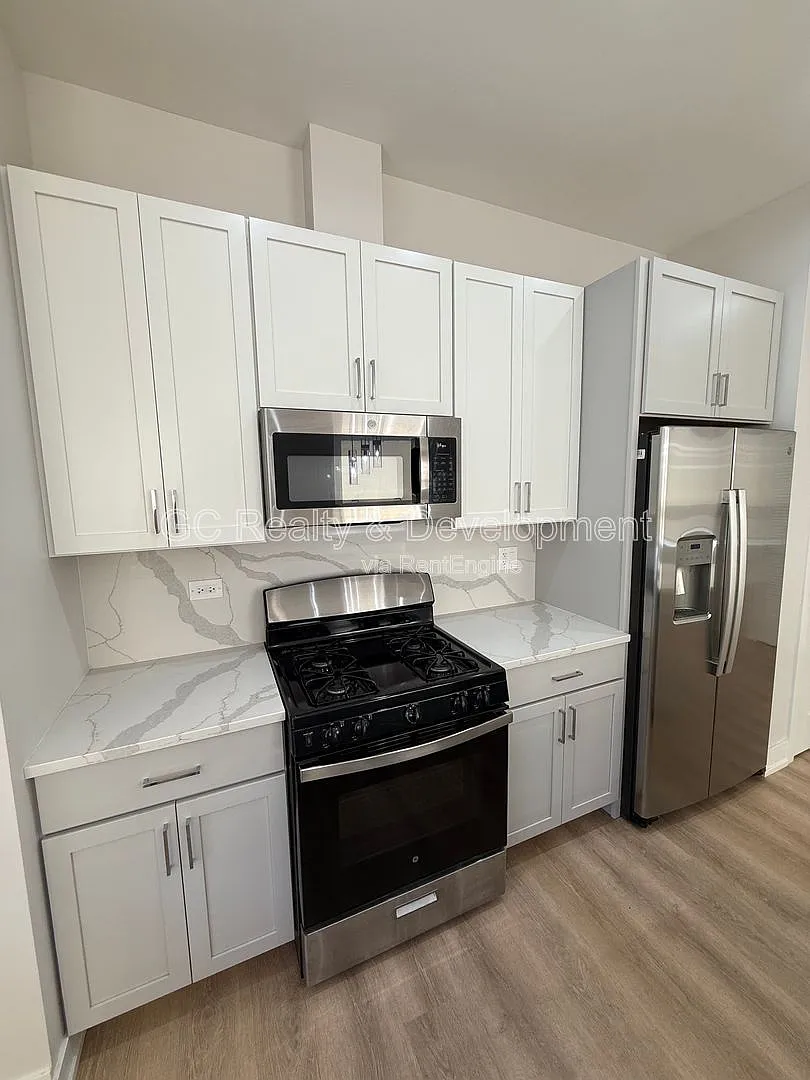 2 bed, 2.0 bath, 1055 sqft, $2,700 — Photo 2