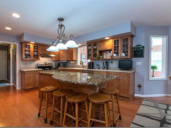 5th image of 49 Jefferson Dr