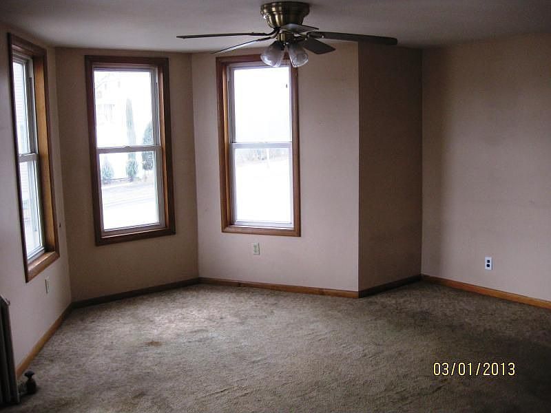 2nd image of 200 E Ludlow St