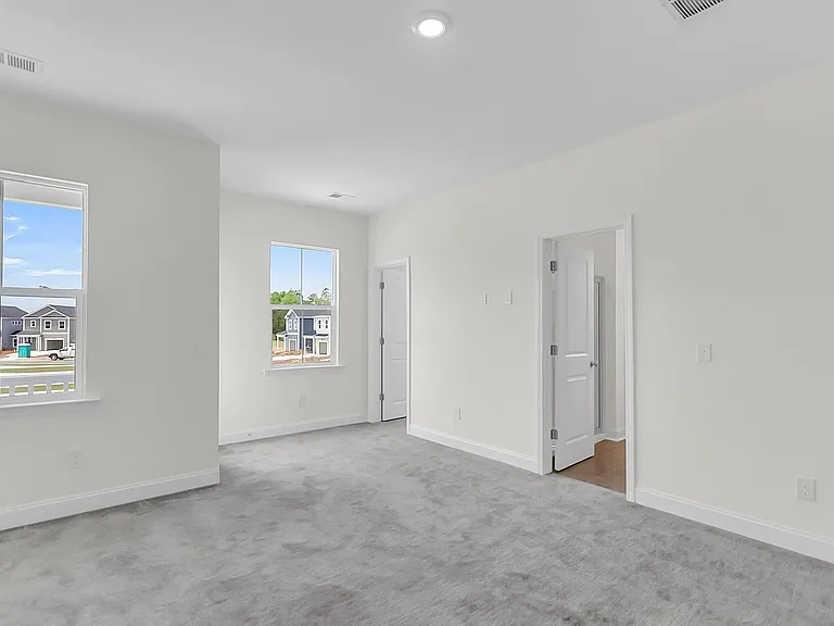 335 Chapman Cir — Photo 30
