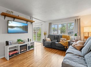 1047 Lowell Dr, Apple Valley, MN 55124